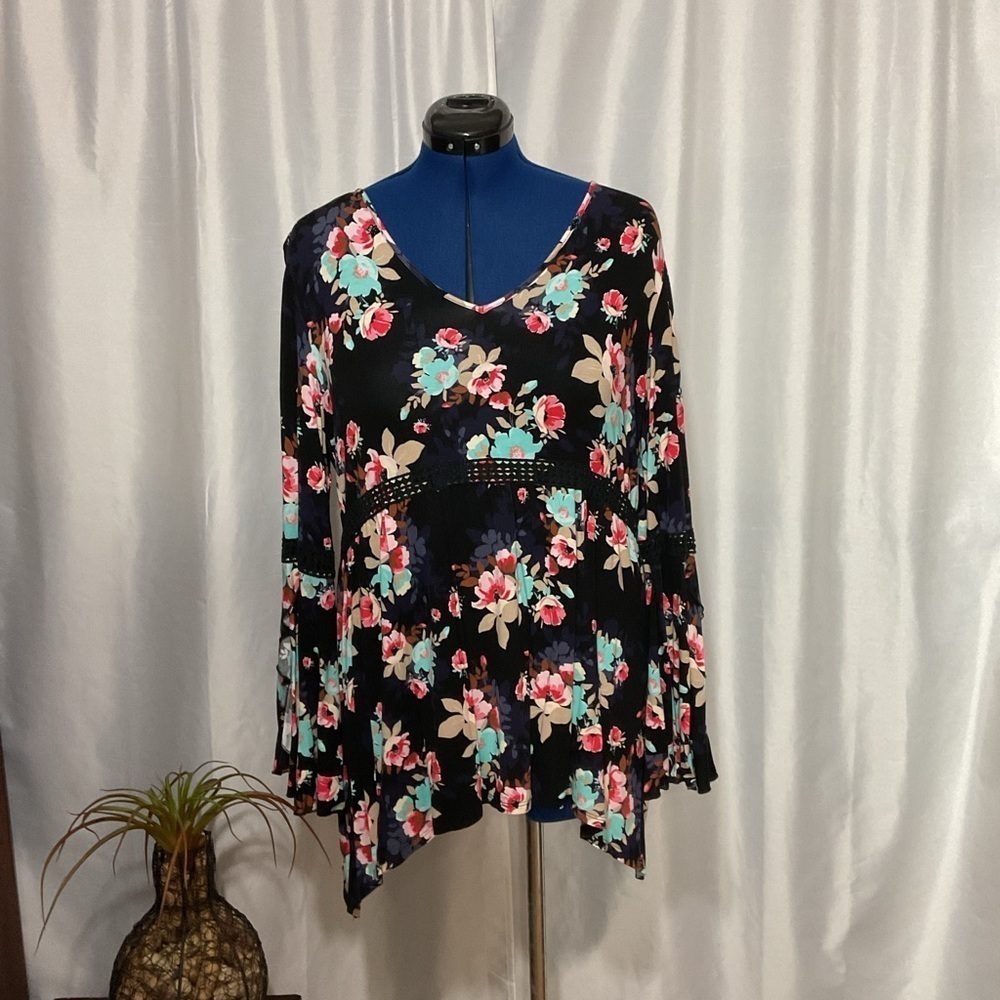 Woman’s Gently Used Relativity Tunic